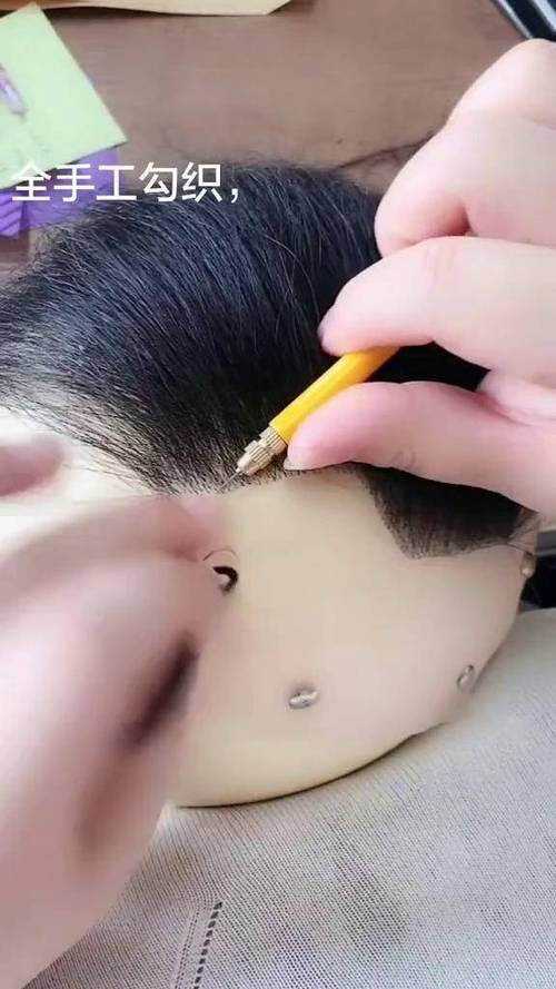 爱心假发：由热心人士捐献头发编织，传递无尽关爱