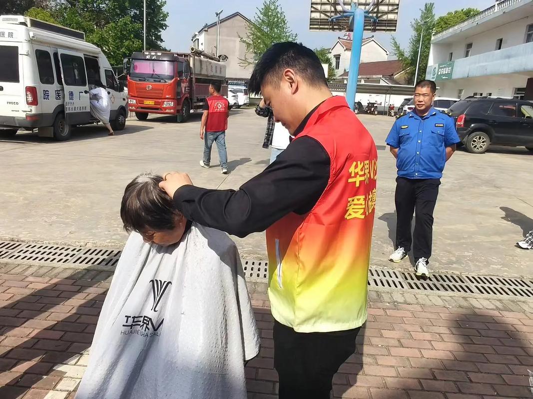爱心假发：众人捐赠头发传递温情，助力受助者重拾自信